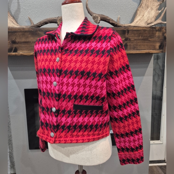 Tara Jarmon Pink and Red Houndstooth Blazer Size Medium (8) Excellent Condition - Picture 2 of 8